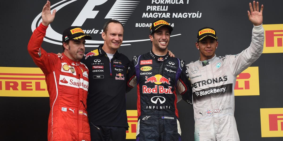 A győztes Daniel Ricciardo, a Red Bull csapat ausztrál versenyzője, a második helyezett Fernando Alonso, a Ferrari csapat spanyo