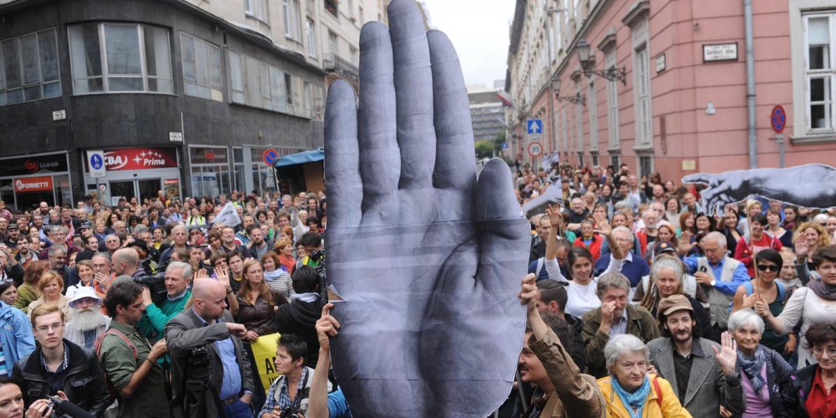 A tiltakozás jele a kifordított, felemelt tenyér FOTÓ: TÓTH GERGŐ