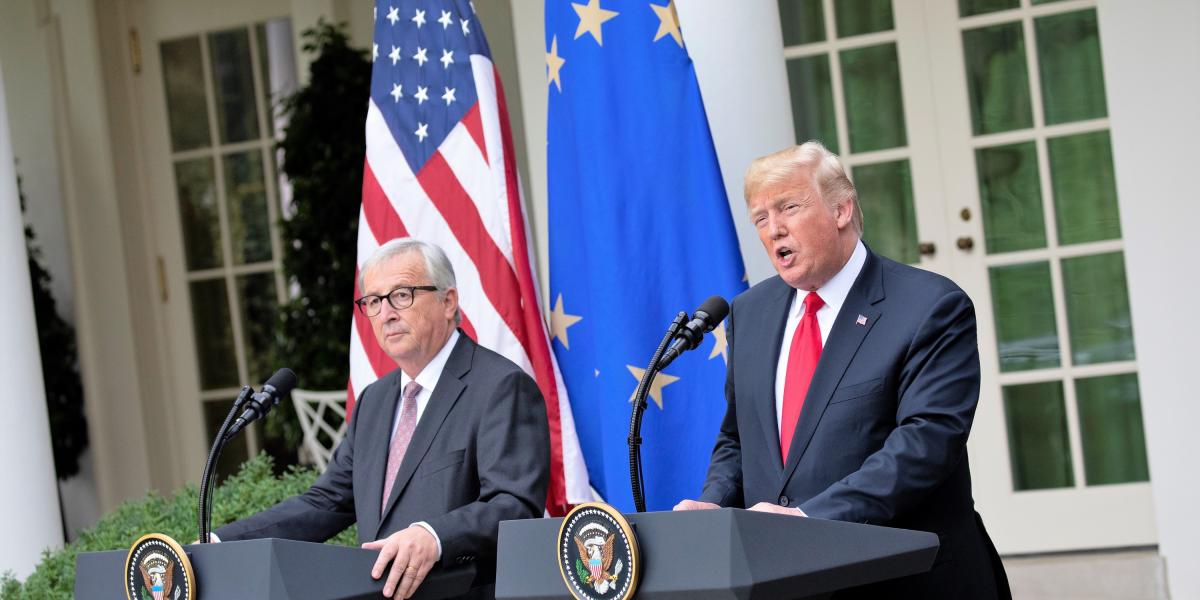 Jean-Claude Juncker és Donald Trump a Fehér Ház Rózsakertjében tartott sajtótájékoztatón