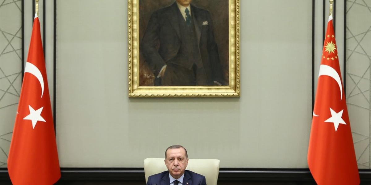 Recep Tayyip Erdogan török államfő elnöki palotájában.