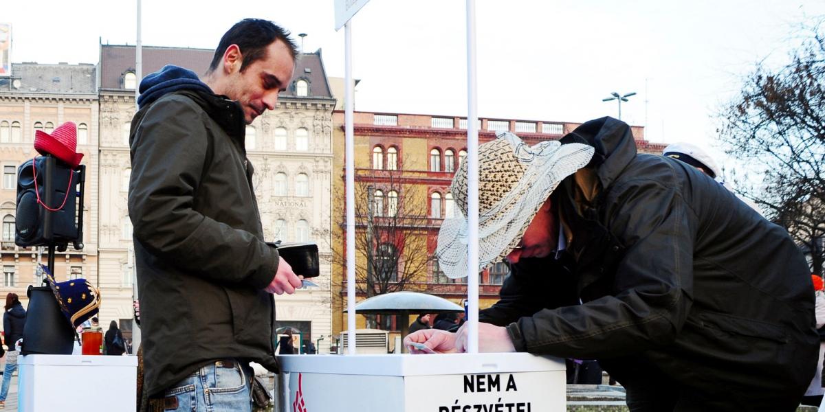 Az MKKP egy korábbi aláírásgyűjtő akciója - illusztráció