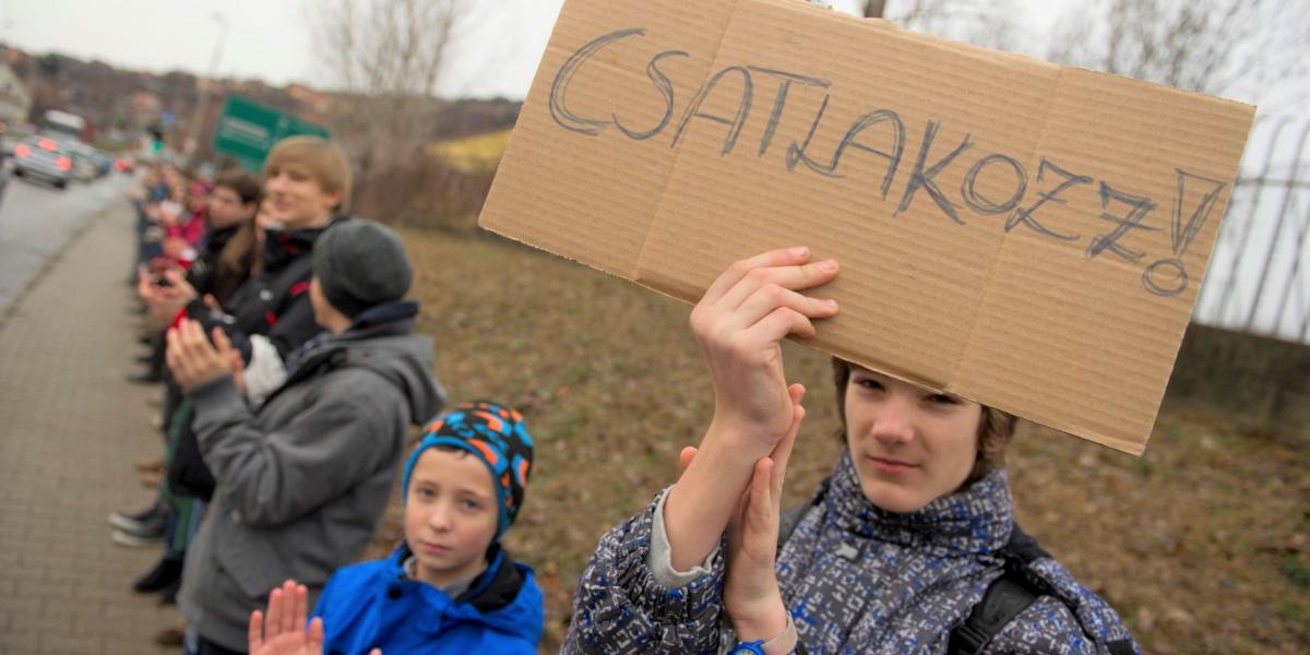 A tanárok elmondása szerint a gyerekek egyre látványosabban utasítják el a kisebbségeket