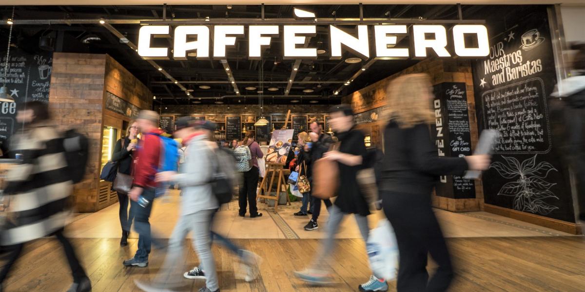 LONDON, HEATHROW - A Caffe Nero tranzitzóna