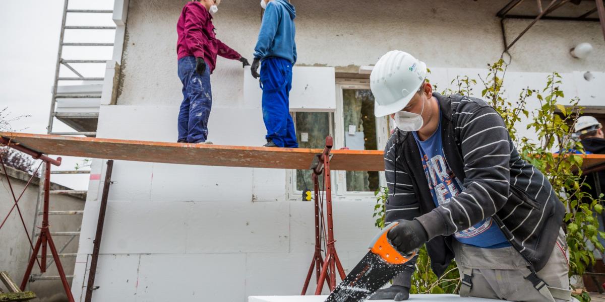 A vékony falak, födémek, az elavult berendezések miatt az ország évi több milliárd köbméter gázt tüzel el feleslegesen