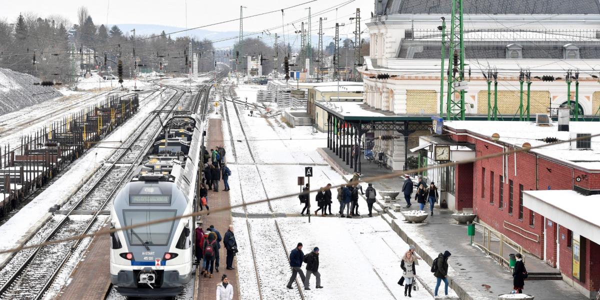 Flirt motorvonat a gödöllői vasútállomáson 2019. január 24-én