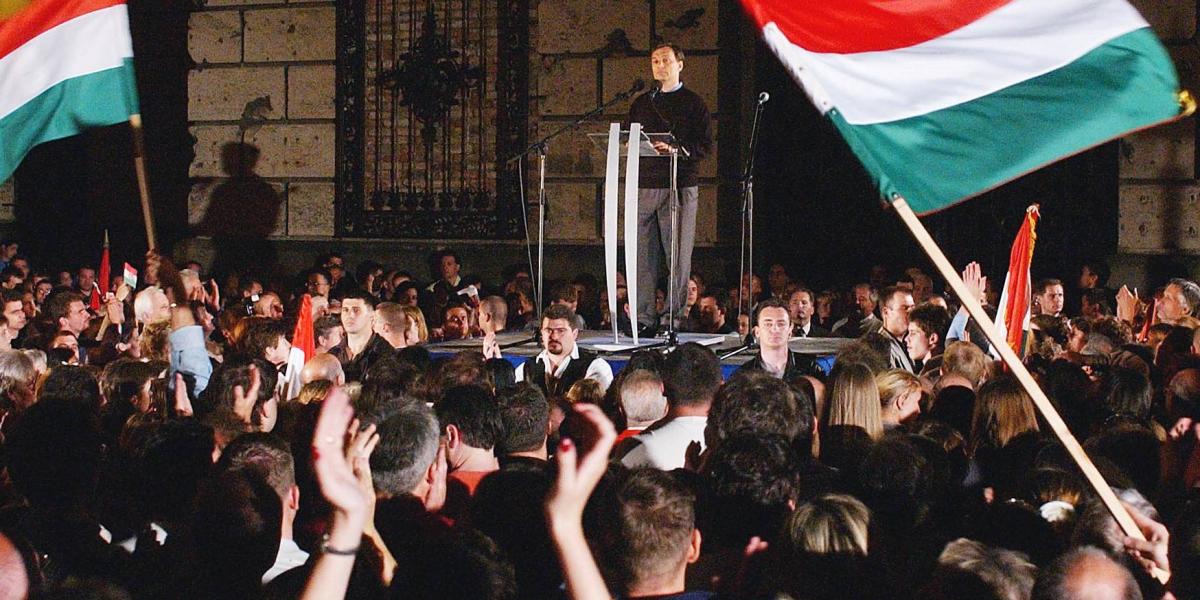 Orbán Viktor 2002 májusában a Dísz téren hirdette meg a polgári köröket