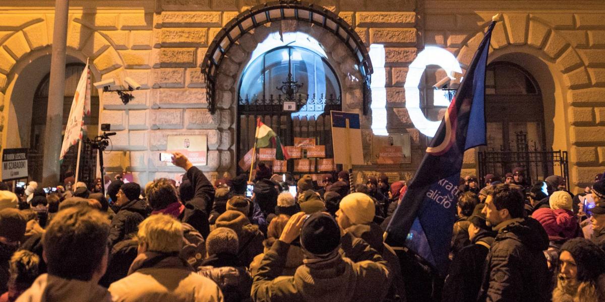 Az ellenzék már többször tüntetett az Állami Számvevőszéknél a „politikai büntetések” ellen