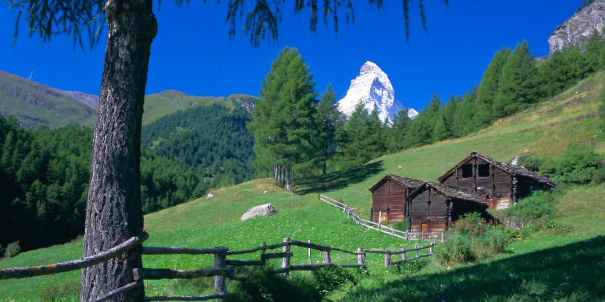 Wallis, háttérben a Matterhorn