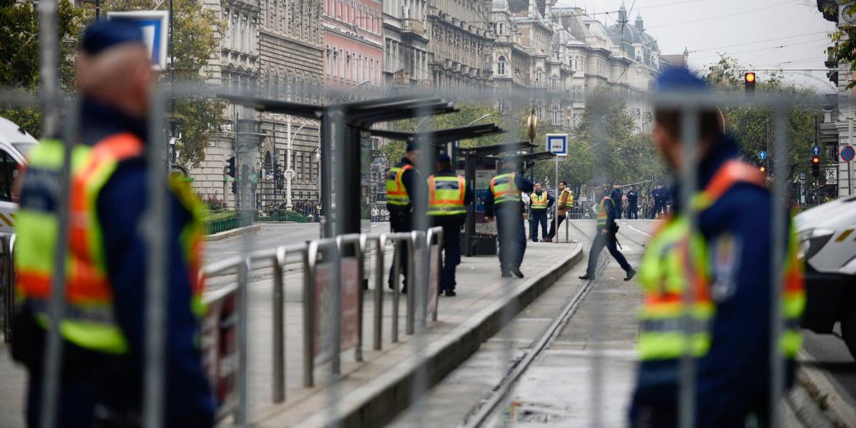 Rendőrök és kordonok százai biztosították, hogy Erdogan zavartalanul suhanhasson Budapest utcáin