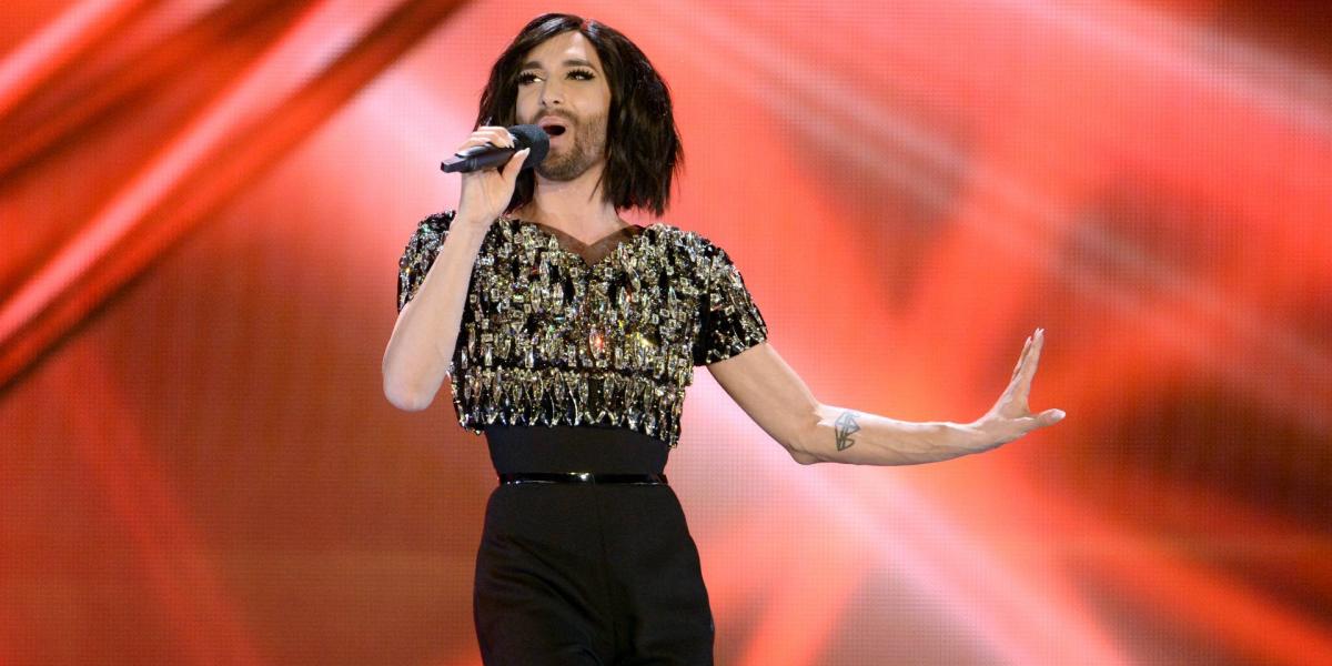 Conchita Wurst, az Eurovíziós Dalfesztivál 2014-es osztrák transzvesztita győztese. Megjelenése a magyar szélsőjobboldalon is kiverte a biztosítékot