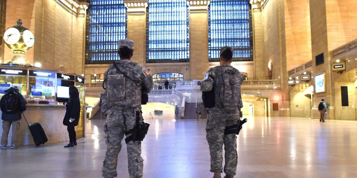 Az amerikai Nemzeti Gárda tagjai a New York-i Grand Central Terminal vasúti pályaudvaron még 2015-ben / Képünk illusztráció