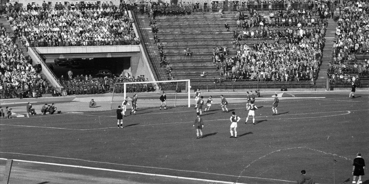 1960. Magyarország,Budapest XIV.,Népstadion a felvétel 1960. szeptember 25-én, a Ferencváros - Újpesti Dózsa (2:0) labdarúgó mérkőzésen készült