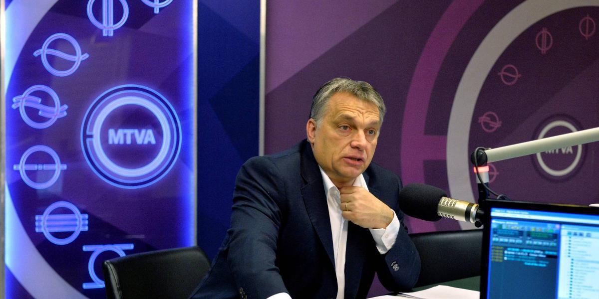 Orbán egy 2016-os kossuth rádiós interjú közben