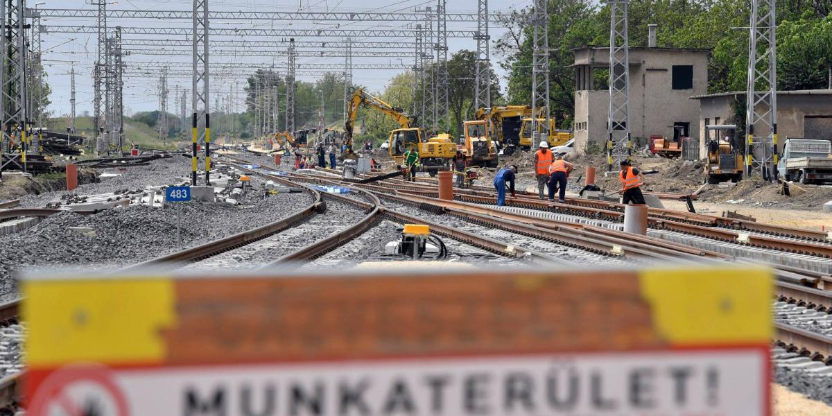 Az Érd és Pusztaszabolcs közötti vasútvonal felújításának részeként megújuló pusztaszabolcsi állomás 2020. május15-én