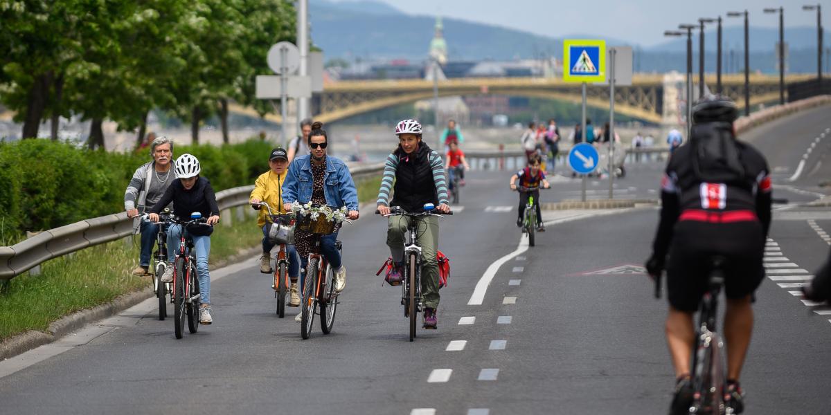 A koronavírus-járvány miatt lezárt pesti alsó rakpart, 2020. május 16-án