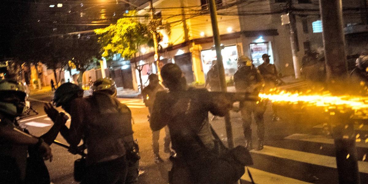 Sao Pauló-i rohamrendőrök gumilövedékekkel lövik a Jair Bolsonaro elnök tekintélyuralmi rezsimje ellen demonstrálókat