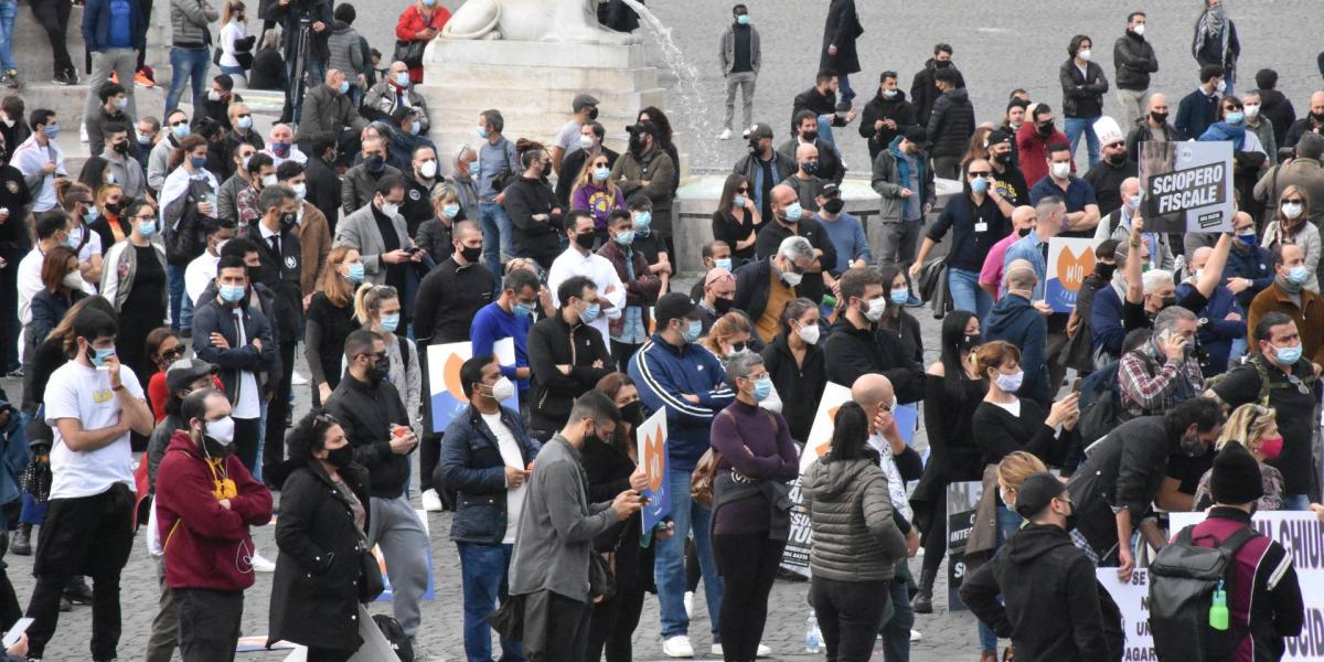 „Most már elég!” – hangoztatták hétfői római tüntetésükön a vendéglátósok