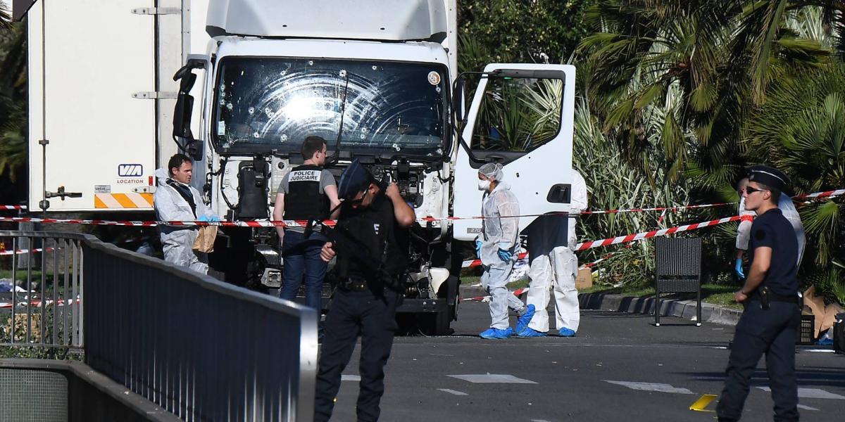 A lelőtt terrorista teherautója a 2016-os gázolásos merénylet színhelyén