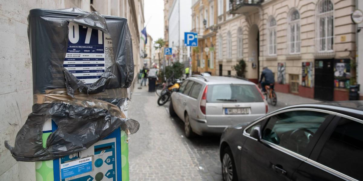 Szűk utcákban körözhetnek órákig az autók, parkolóhelyet keresve