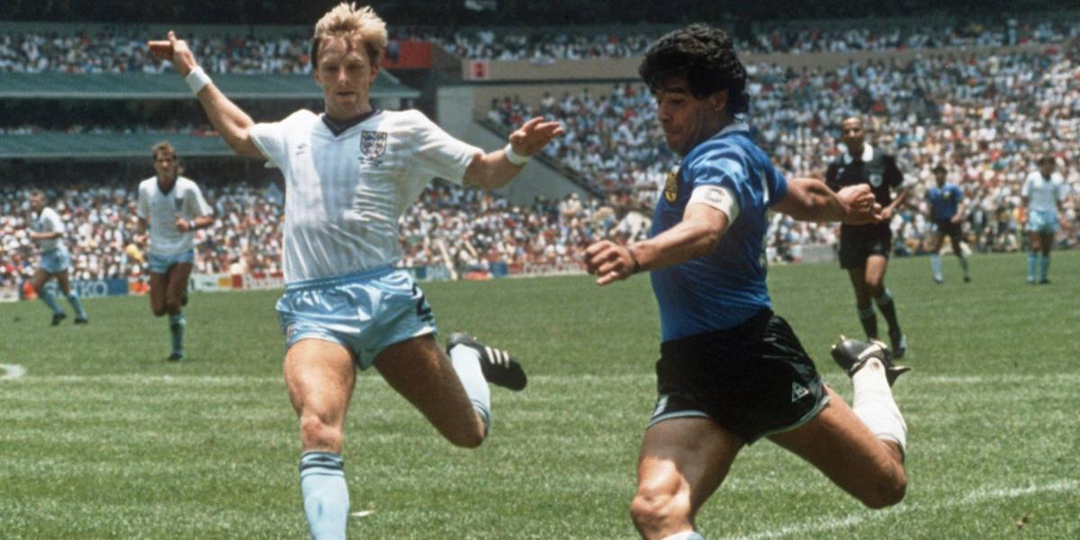 Maradona (j) a legendás meccsen