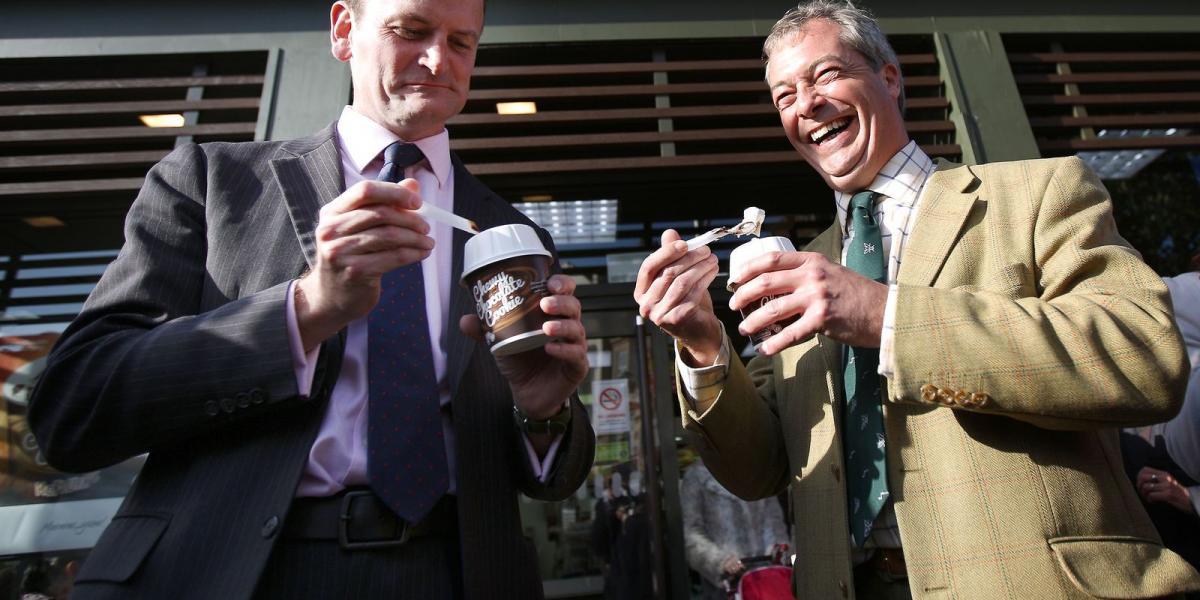 Douglas Carswell és Nigel Farage – sör helyett fagylalttal FOTÓ: EUROPRESS/GETTY IMAGES/PETER MACDIARMID.