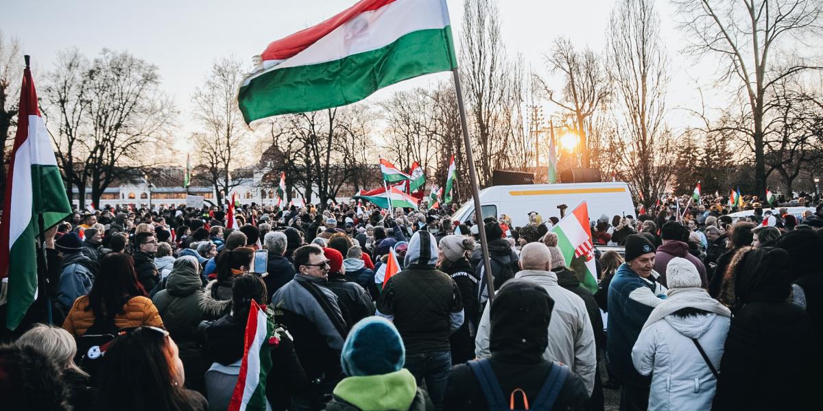 Több ezren tüntettek szombaton a Vajdahunyad váránál.