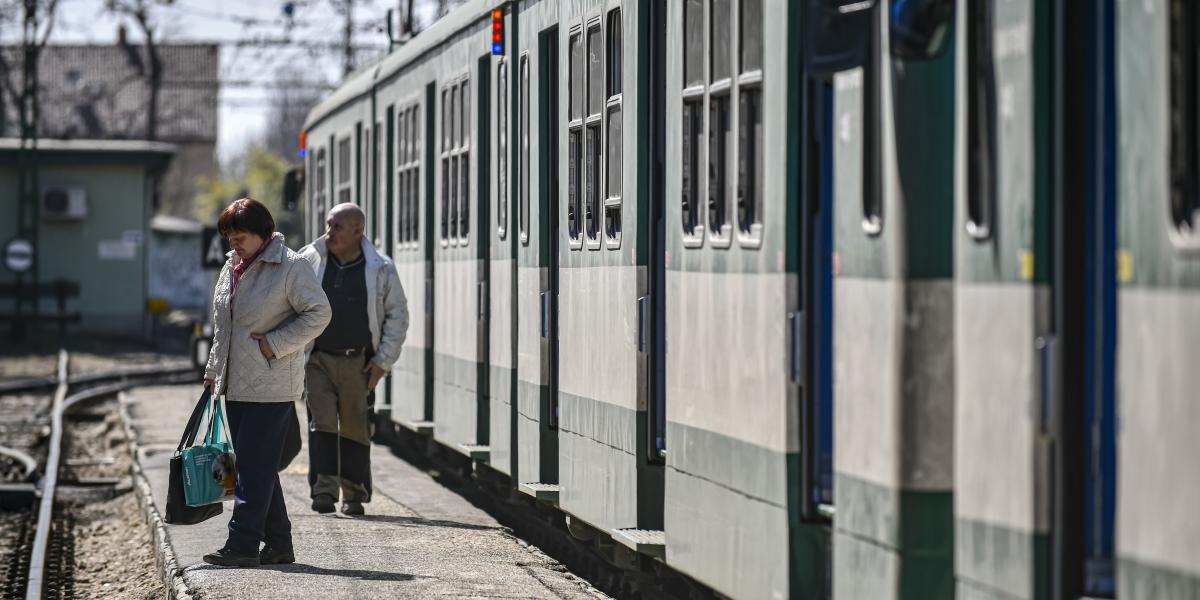 A Pest megyei 11-es körzetben meg kell oldani a közlekedés kérdését. Ráckevétől például több mint egy óra alatt lehet HÉV-vel Budapestre jutni