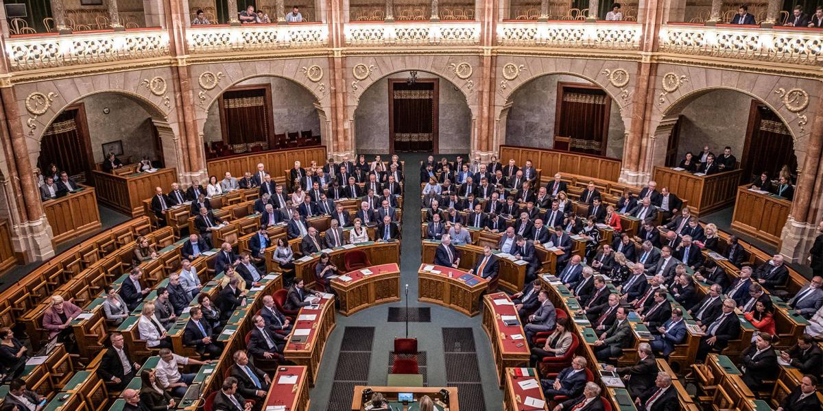 Nincs akadálya, hogy bő két hét múlva újra megteljenek a parlamenti padsorok