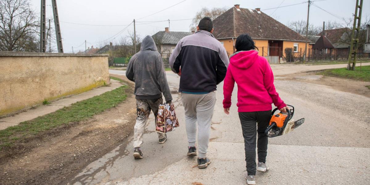 A faluban szinte semmi sincs, az egyetlen megélhetés a közmunka