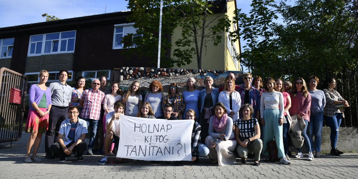 Egyenként de egységben álltak ki a diákokért és magukért a budaörsi tanárok is