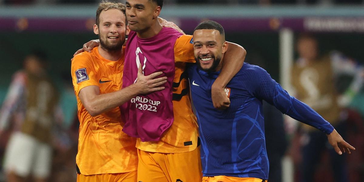 Daley Blind, Memphis Depay és Cody Gakpo ünnepel