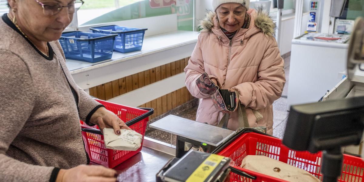 Többet fizetnek a kasszánál, de kevesebbet visznek haza a vásárlók