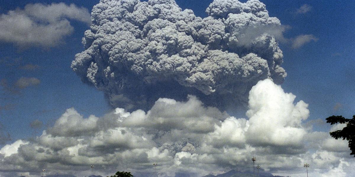 A Mount Pinatubo vulkán 1991-ben tört ki, és hamufelhőt juttatott a légkörbe, amely lehűtötte a globális hőmérsékletet