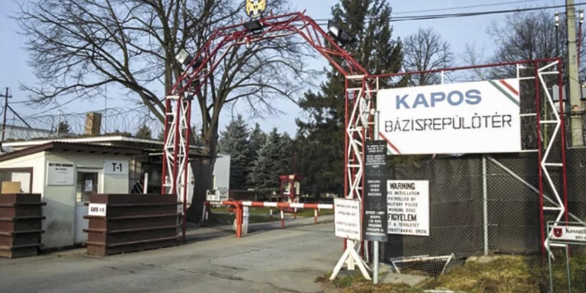 A repülőtér elnevezése ellenére ma semmilyen jogszabályi feltételnek nem felel meg