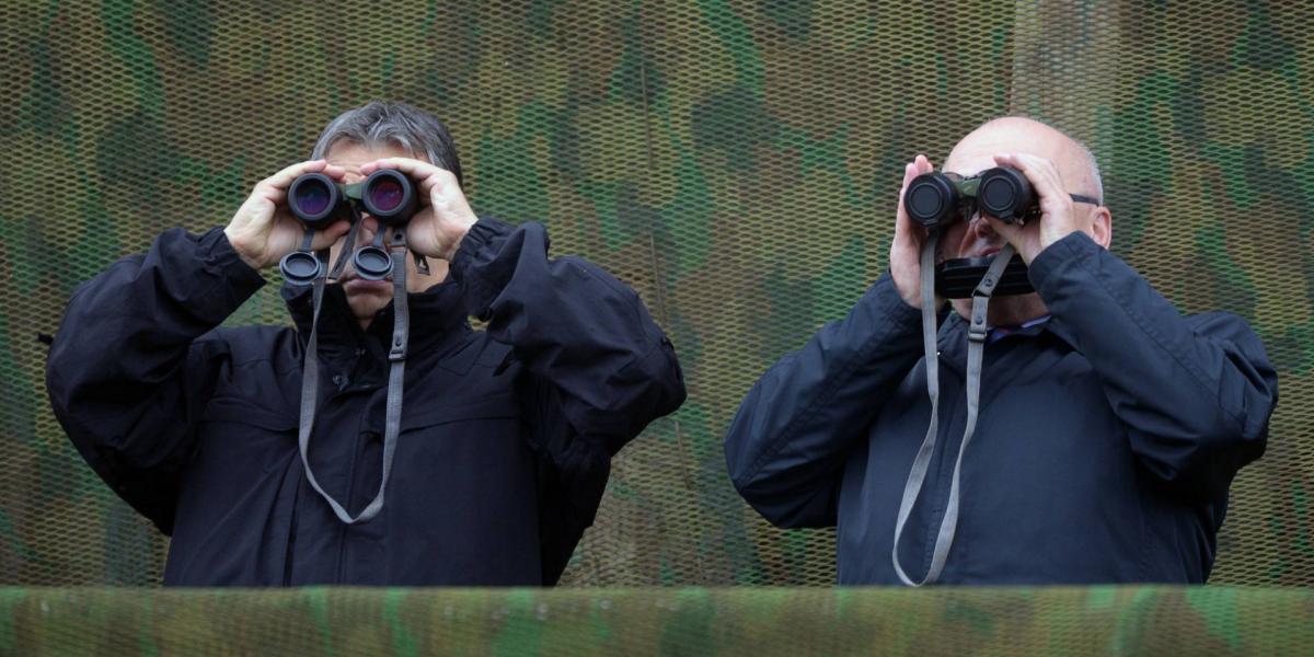 A mostani delegációvezető Hende Csaba (jobbra) egykor még honvédelmi miniszterként nézett a jövőbe a miniszterelnök társaságában