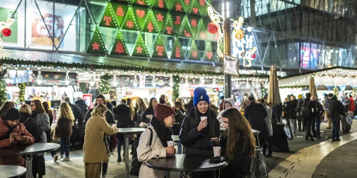 Vörösmarty tér. A kormány ein­standolta