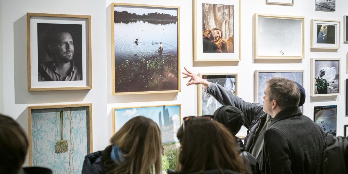 A tavaly elhunyt fotóriporter, Móricz-Sabján Simon emlékére rendezett februárban jótékonysági kiállítást az Einspach Fine Art & Photography galéria