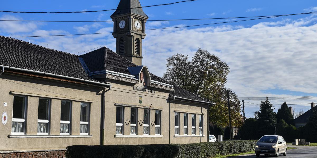 Babóton nem volt eredménytelen a helyiek kiállása: míg az állam novemberben még átmenetileg bezárta volna, most már inkább felújítja az iskolát