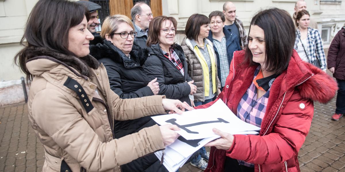 Az NPK elnöke a győri Révai Miklós Gimnázium igazgatója is. Az intézményben februárban tüntettek az oktatás állapota miatt