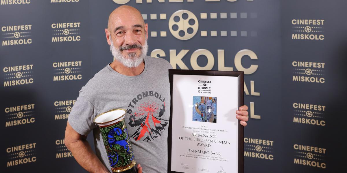 Jean-Marc Barr számára a világhírt Luc Besson A nagy kékség című filmjének főszerepe hozta e