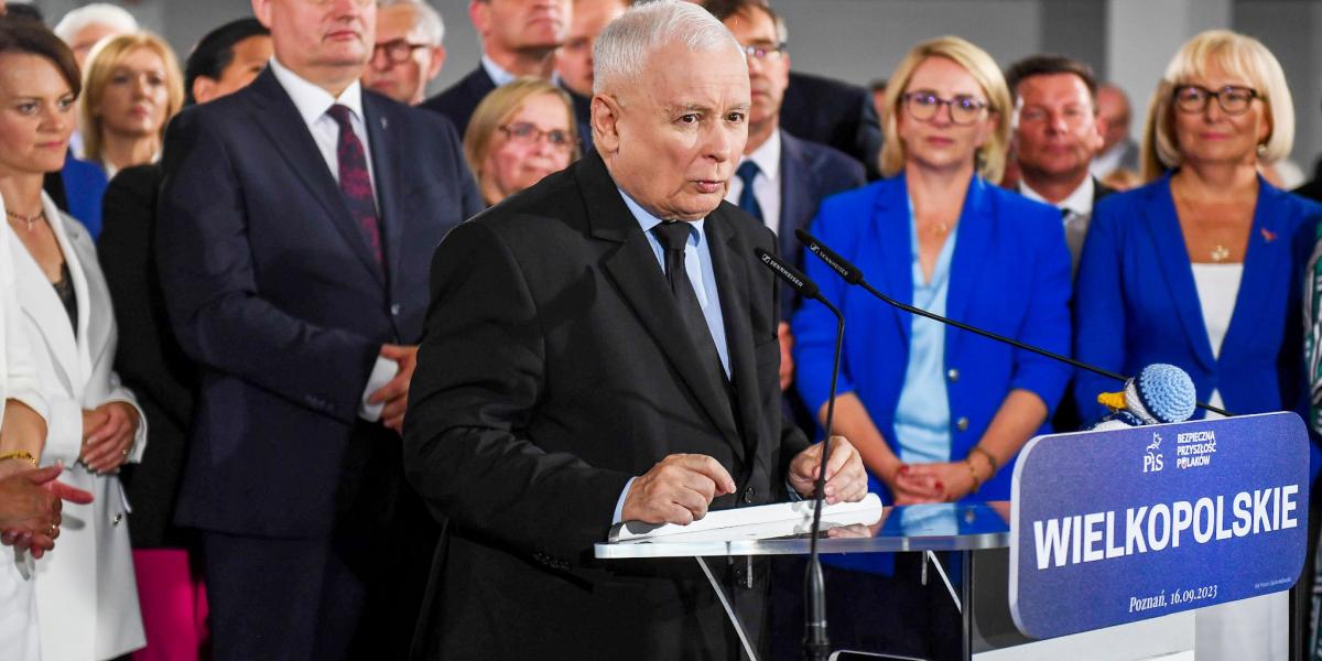 Jaroslaw Kaczynski és pártja bort iszik és vizet prédikál. Folyamatosan szítják a menekültellenes hangulatot, bírálják Brüsszel menekültpolitikáját, miközben a külügy pénzért osztogatja a schengeni vízumokat afrikai, ázsiai „munkavállalóknak” 