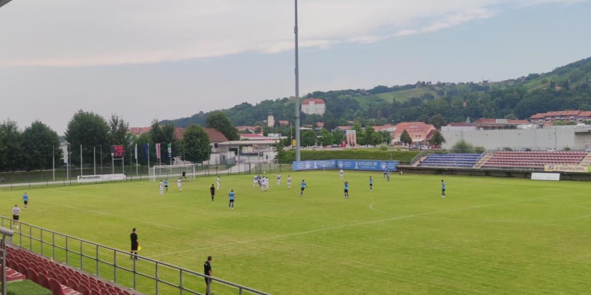 Életkép a lendvai stadionban. 