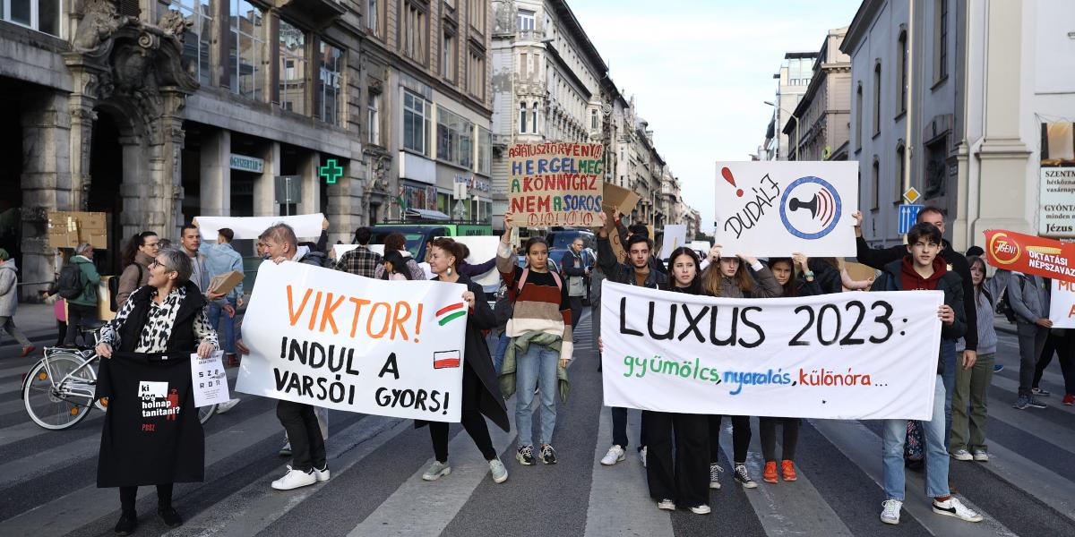 A fővárosi Ferenciek tere tegnap. Üzentek a kormányfőnek. Hasonlóak lesznek 23-án is Budapesten