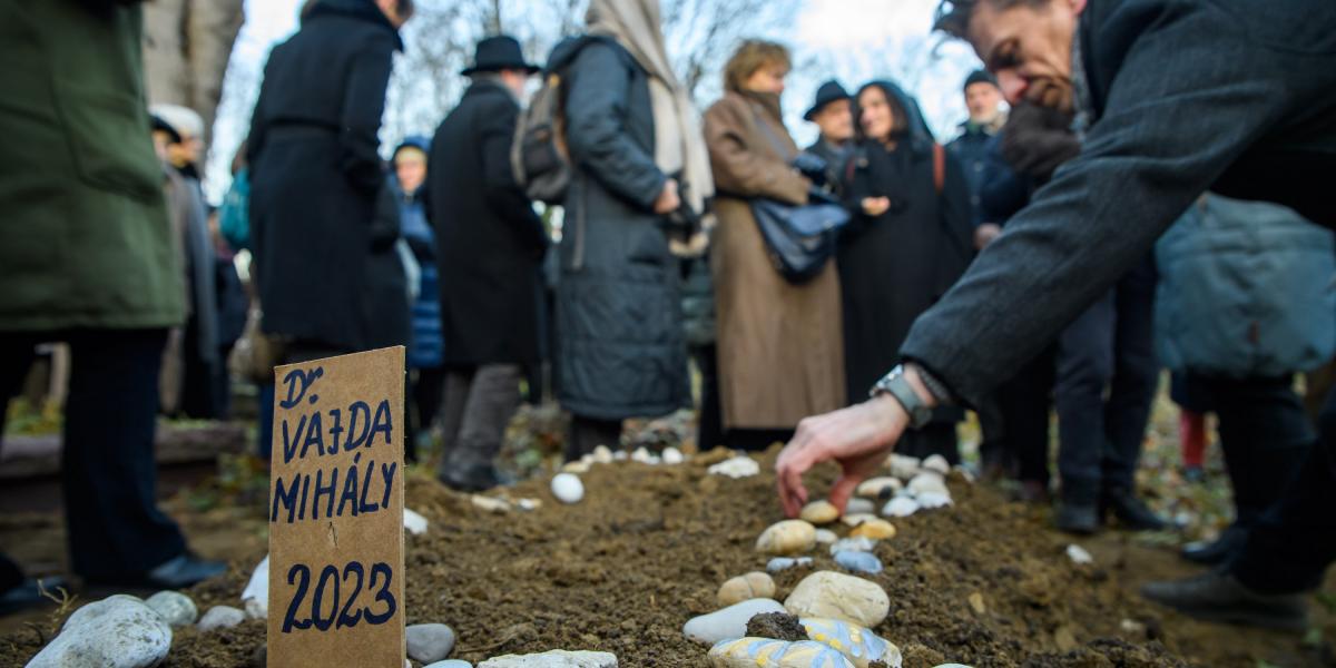 Misu maga volt a filozófia enfant terrible-je. Nem hitt a mindent megválaszolni képes, hibátlan, grandiózus rendszerekben