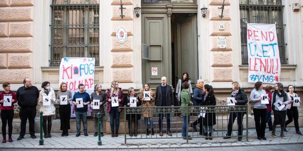 Egyetért azzal, hogy a jogtalan munkabeszüntetésben részt vevő pedagógusokat felelősségre vonják? – kérdezi a belügy, miközben még folyamatban vannak a perek, amelyek kimondják, jogszerűtlenek voltak-e az akciók