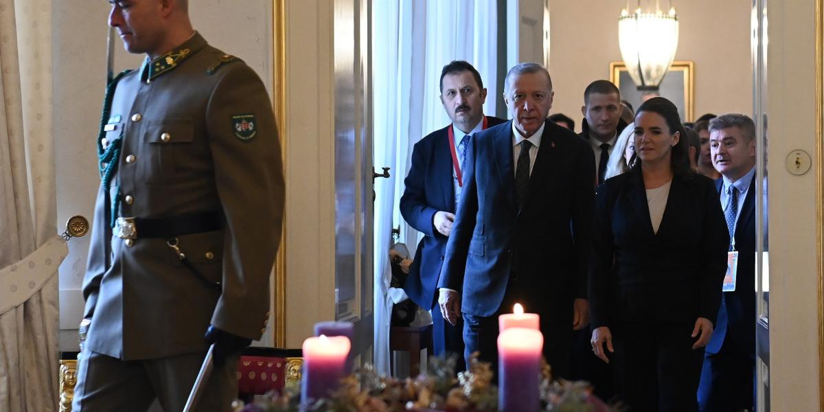 Novák Katalin köztársasági elnök fogadja Recep Tayyip Erdogan török elnököt a Sándor-palotában 2023. december 18-án