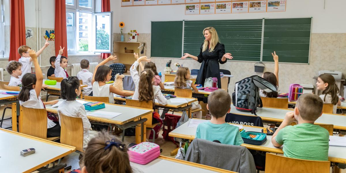 A közoktatásban biztos az emelés, de a szakképzésről elfelejtkeztek