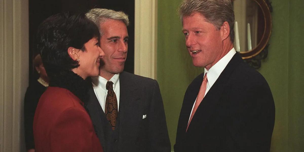 Ghislaine Maxwell és Jeffrey Epstein  Bill Clinton-nal a Fehér Házban, 1993-ban