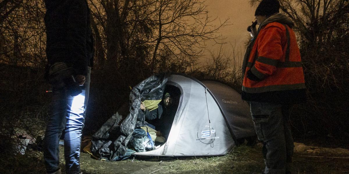 A szabadban éjszakázó hajléktalanok fokozottan vannak kitéve a kihűlés veszélyének