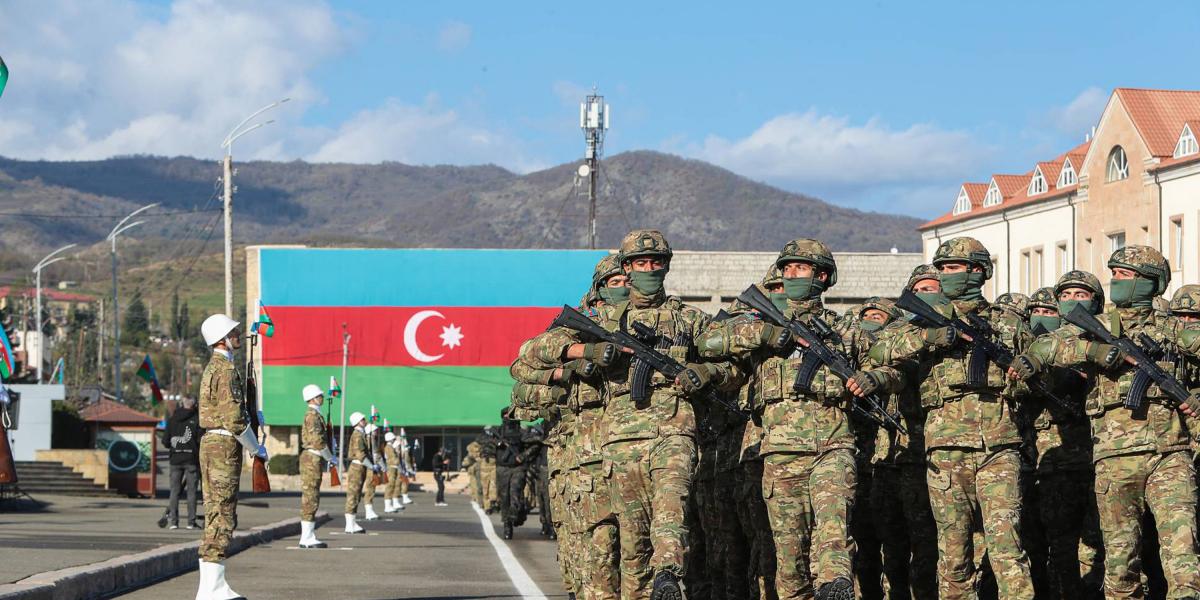 Azeri katonai felvonulás 2023. november 8-án Hegyi-Karabah fővárosában, Sztyepanakertben